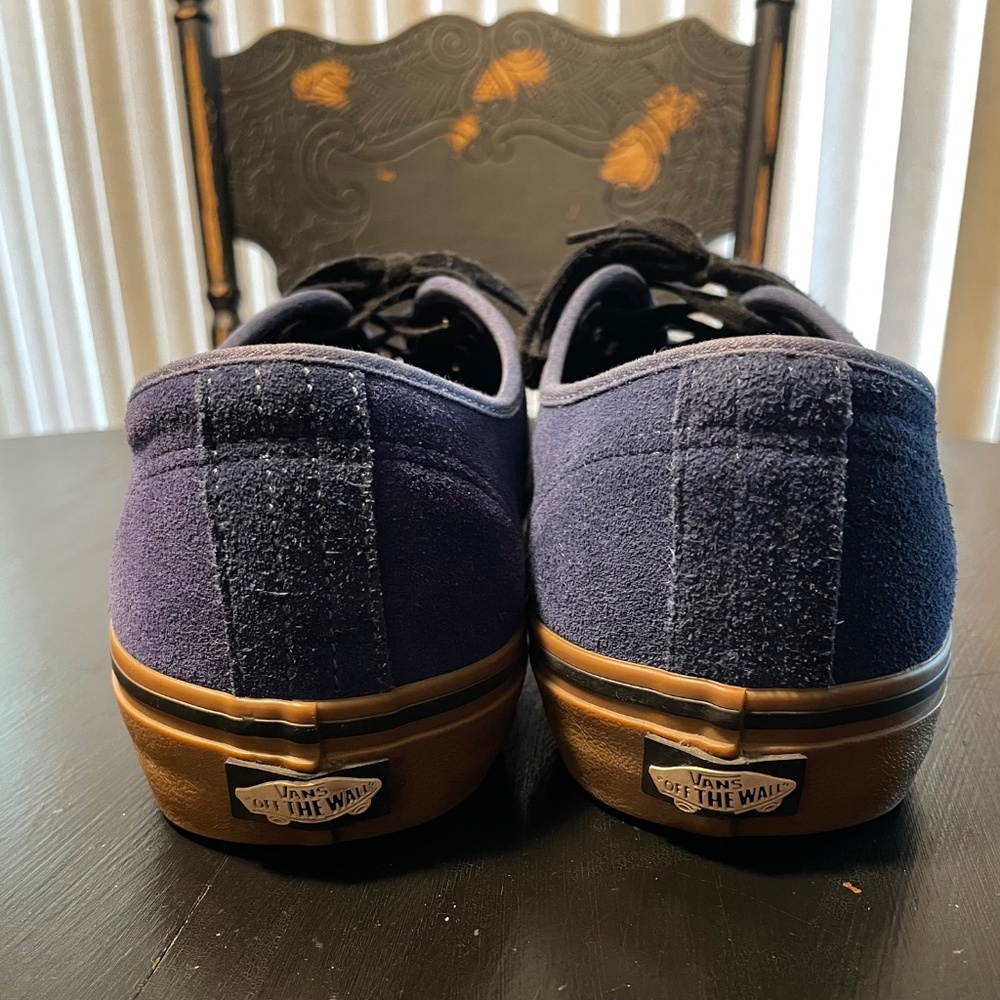 Vans - Picture 3 of 5